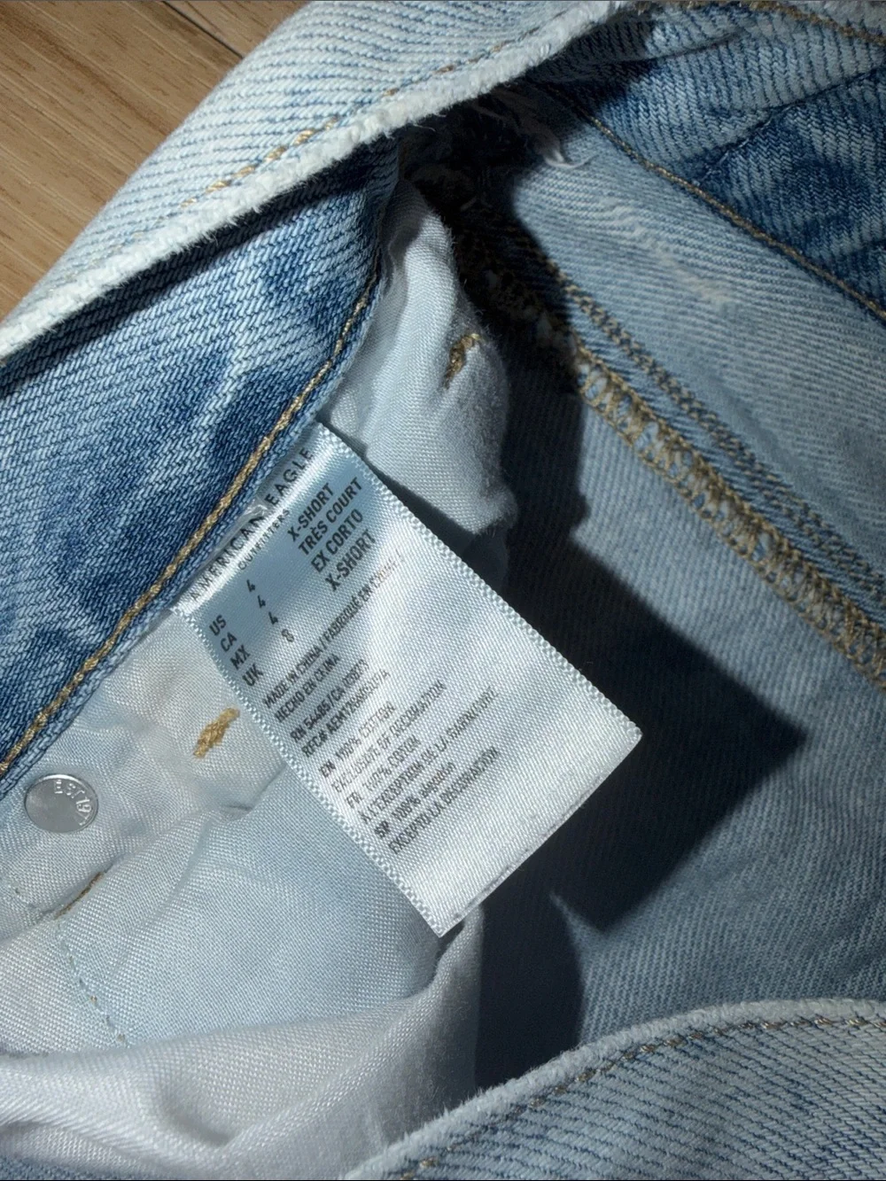 American Eagle Outfitters Light Blue mom  Jeans size 4 short